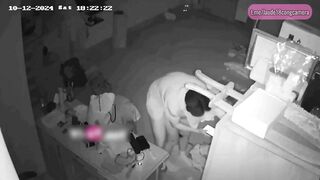 Hack cam chồng vắng nhà vợ trẻ được người tình tặng váy mới và làm luôn 1 nháy