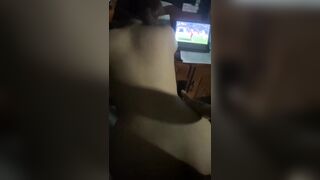 Vừa xem VietNam vs Singapore đá banh vừa chill tí cùng em ny