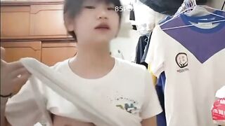 Em gái tôi thích thủ dâm bằng lược ...