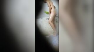 Em họ tắm đêm