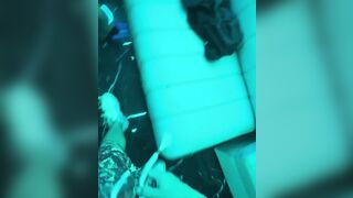 Gạ gẫm bóp vú sờ lồn em nhân viên quán hát hàng ngon phần 1