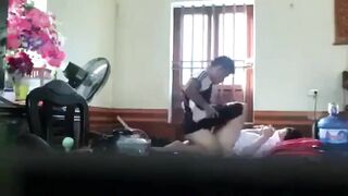 Mày cứ chơi game đi, còn tao địt mày