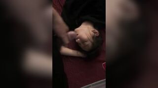 Sóc lọ tước mặt chị gái xinh tươi lúc đang ngủ say
