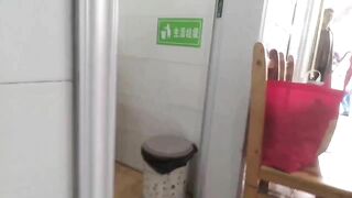 Quay lén nữ diễn viên xinh đẹp ở trung quốc lộ mông trần khi vào bệnh viện tiêm thuốc