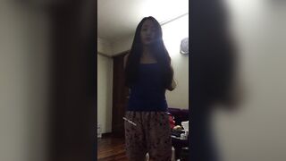 Nhà có nhỏ em gái mưa mới lớn đang tuổi ăn tuổi đụ