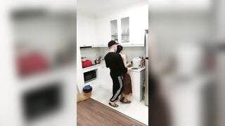 Thấy vợ không bình thường đặt camera thấy em họ húp chị dâu