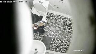Đặt cam quay lén WC nữ trường THPT Trần Văn Giàu