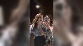 2 con đĩ dâm mông to nứng lồn khoe hàng dâm đãng