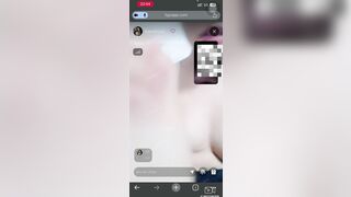 Em gái hồng hào móc cho xem. Người yêu ai dẫn về đi nha
