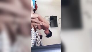 Chị họ 25 tuổi dâm đãng cho em trai 17 tuổi đụ ở trong phòng riêng của mình.