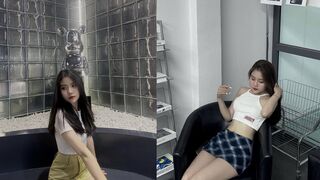 Em mê chim anh lúc nào cũng đòi mút khi quỳ gối ngậm sâu buồi anh. Lưỡi em xoáy quanh