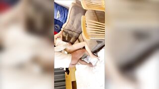 Mang bạn thân tới nhà cho địt với vợ mình rồi ngồi xem