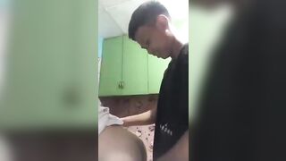 Em họ 17 tuổi được chị gái cho đụ nhanh vì ba mẹ muốn về rồi.