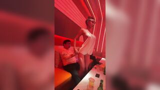 Sếp già chơi lớn, Bao nhân viên Đi KTV Bóp vú Loli mình dây Khiêu dâm