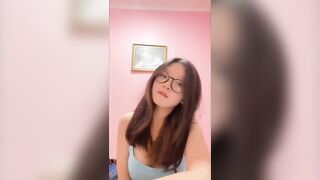 Doggy bạn gái vú bự cô bé múp rên la to quá nên anh bắt ngậm quần lót