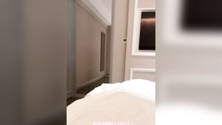 Tuyển thư kí xinh đẹp chân dài lương cao là để sếp xả tinh mỗi ngày