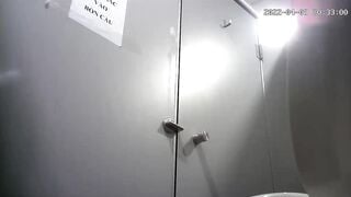 cammara quay lén WC công cộng toàn các em xinh tươi - phần 18