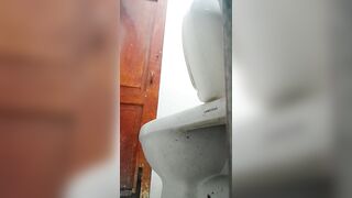 cammara quay lén WC công cộng toàn các em xinh tươi - phần 25