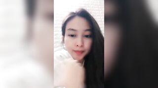 XINH GÁI NHƯNG NÚM HƠI THÂM