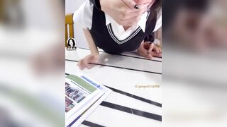 Đang học bài thì bị thằng em kế đè ra thông lỗ đít