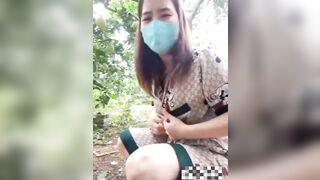 Clip Sex Mời mọi người ra vườn bưởi của ba móc lồn cùng Nhi nào