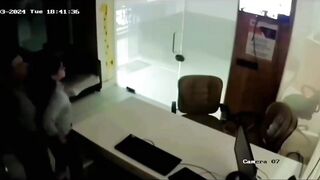 Muốn thăng chức trong công ty chị gái lén chồng cho sếp đụ.