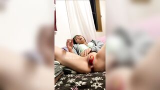 Sinh viên thoả mãn với sex toy gương mặt đầy gợi dục