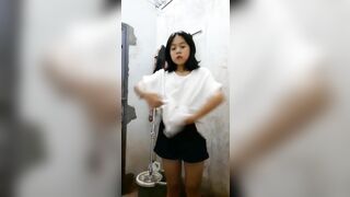 mấy bé cứ nứng sớm thế này thì các anh thích lắm