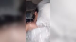Khuya nứng quá vào phòng em gái 17 tuổi để anh họ đút cặc vào lồn đụ.