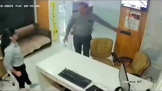 Muốn thăng chức sớm ở công ty chị gái lén chồng cho thằng sếp già đụ tại công ty.