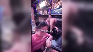 Đi hát karaoke mà gặp mấy e nhân viên nhiệt tình quá,chưa gì đã tụt quần a ra bú rồi