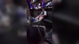 Đi hát karaoke mà gặp mấy e nhân viên nhiệt tình quá,chưa gì đã tụt quần a ra bú rồi