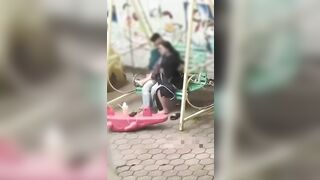 Quay trộm đc 2 e học sinh chén nhau nơi công cộng