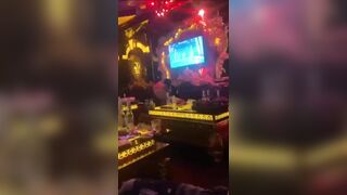 karaok cùng các bé nhân viên non xinh vú to em nào cũng chiều