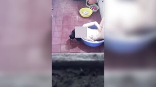 quay lén em sinh viên hàng xóm vào nhà tắm thủ dâm nhìn da trắng ngon vcl