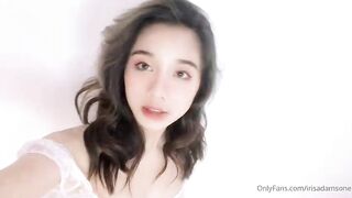Gái xinh show hàng