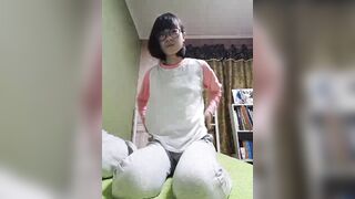 em gái mới lớn nứng lồn quá móc lồn cho bớt nứng