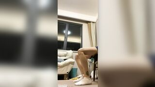 Bác sĩ giúp bệnh nhân sục cặc lấy tinh trùng