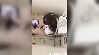 Quay lén em nhân viên ngân hàng vib