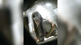 Quay lén lồn chị gái xin vào nhà đái nhờ trước khi đái chụp hình lồn vừa đái vừa móc.