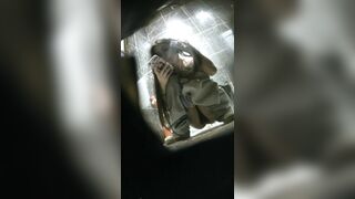 Quay lén lồn chị đẹp xin đái nhờ trước khi đái chụp hình lồn rồi vừa đái vừa xoa lồn.