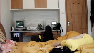 Em gái 20 tuổi đang ngủ thằng anh họ ở ngoài vào đè đụ tới tấp nhiều tư thế.