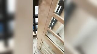 Con em họ nứng lồn ra ban công dạng háng cho thằng anh địt không bao