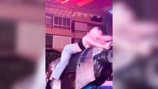 Gái xinh Vú To, Cưỡi Bò Rung, Rung ác quá Lộ Cả Vú