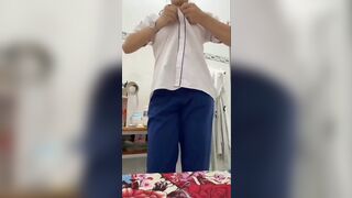 Bé Linh sinh viên năm I, vừa đi học về đã cởi đồ call sex với bạn thân P