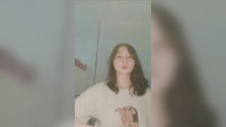 em học sinh đang học mà anh cứ đòi xem vú thế em ngại lắm