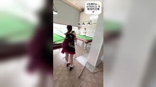Lâu lâu em mới từ trên bản xuống chơi bi-a mà các a cứ trêu mãi thôi