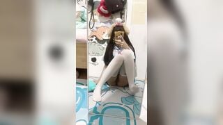 Em học sinh Trung Quốc mới lớn đã biết móc rồi 4