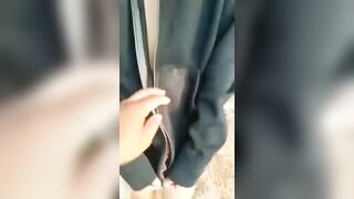 Nứng lồn show dâm giữa đồng