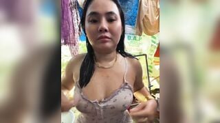 Gái xinh mông to vú bự ra của khoe hàng gạ trai phần 1